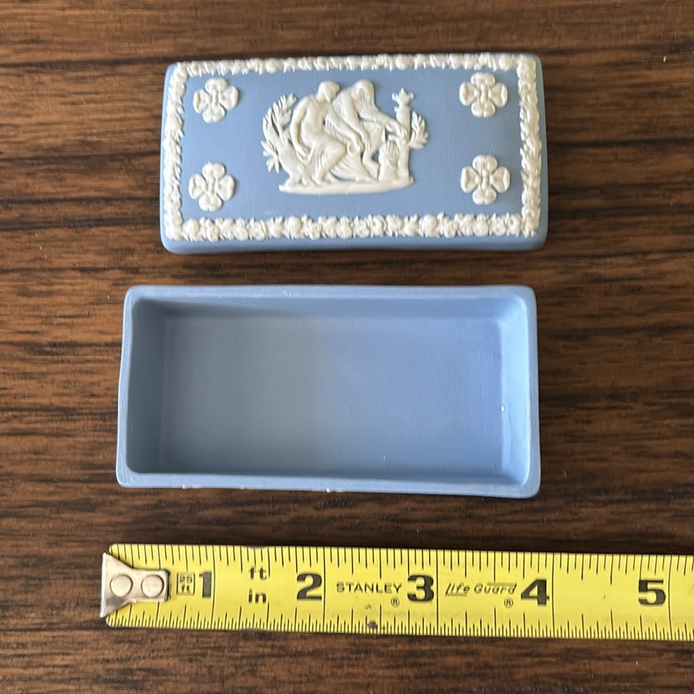Wedgwood trinket box - Picture 2 of 5